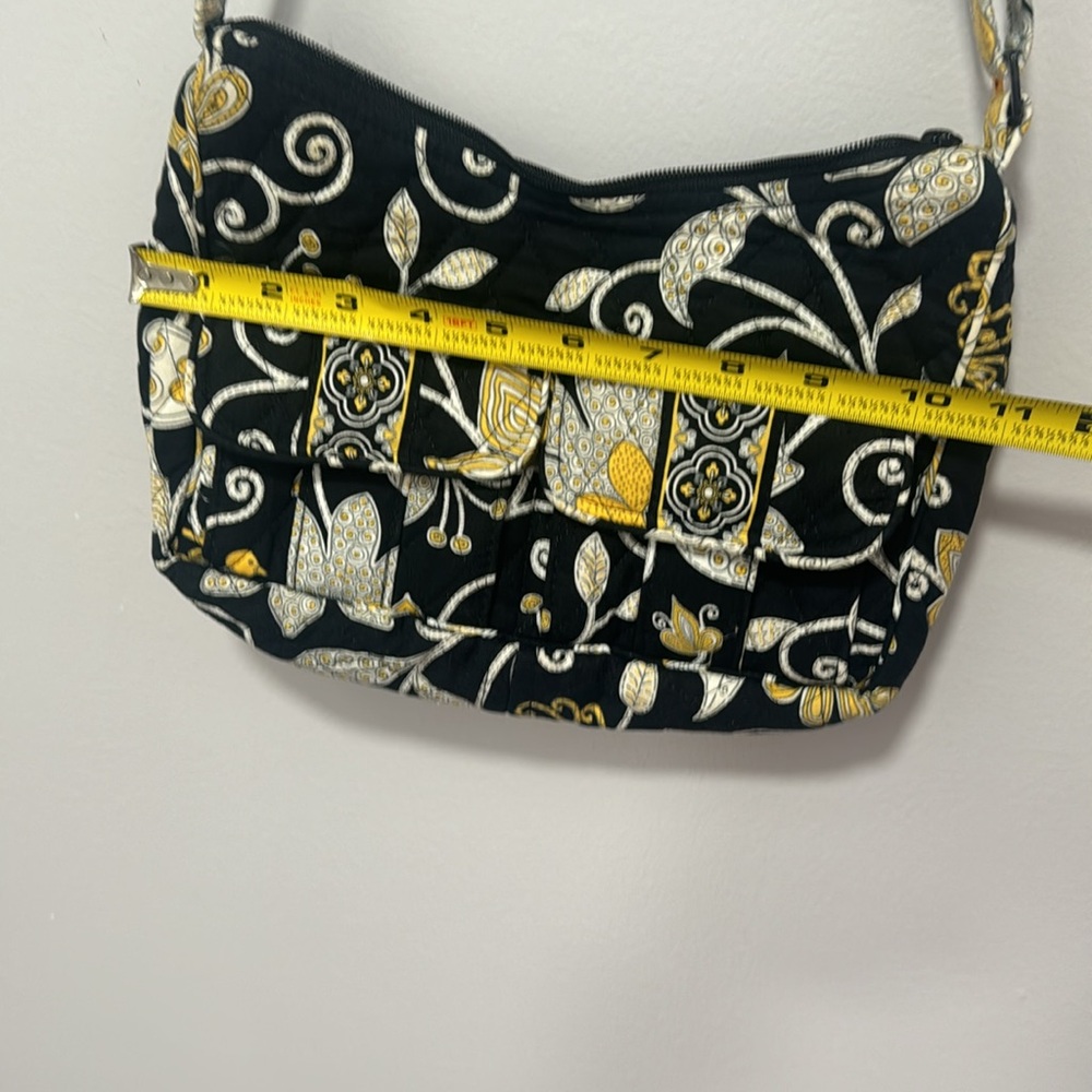 LAST CHANCE!! Vera Bradley like new handbag purse in excellent condition. - Picture 6 of 6